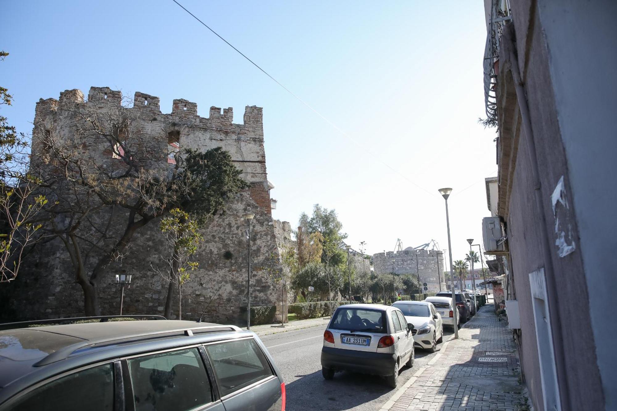 Super Apartment In The Ancient Roman Amphitheater Durres Bagian luar foto